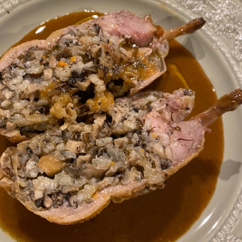 自家製米を詰めたスペイン産うずらのロースト スパイスのソース